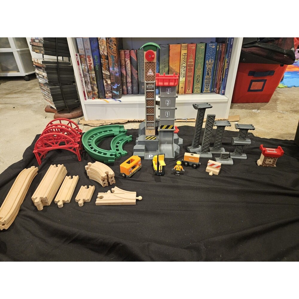 Brio World 33887 Lift & Load Warehouse Set Complete